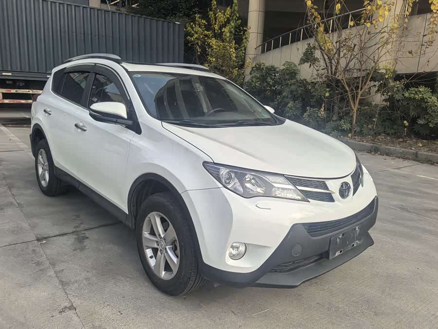 Toyota C3R 2014 car image #7