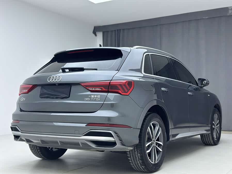 Audi Q3 2021 car image #7