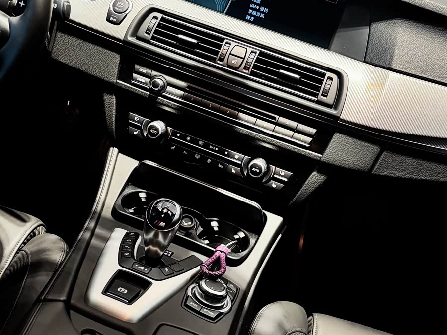 BMW M5 2012 #7 BMW M5 2012 car image #7