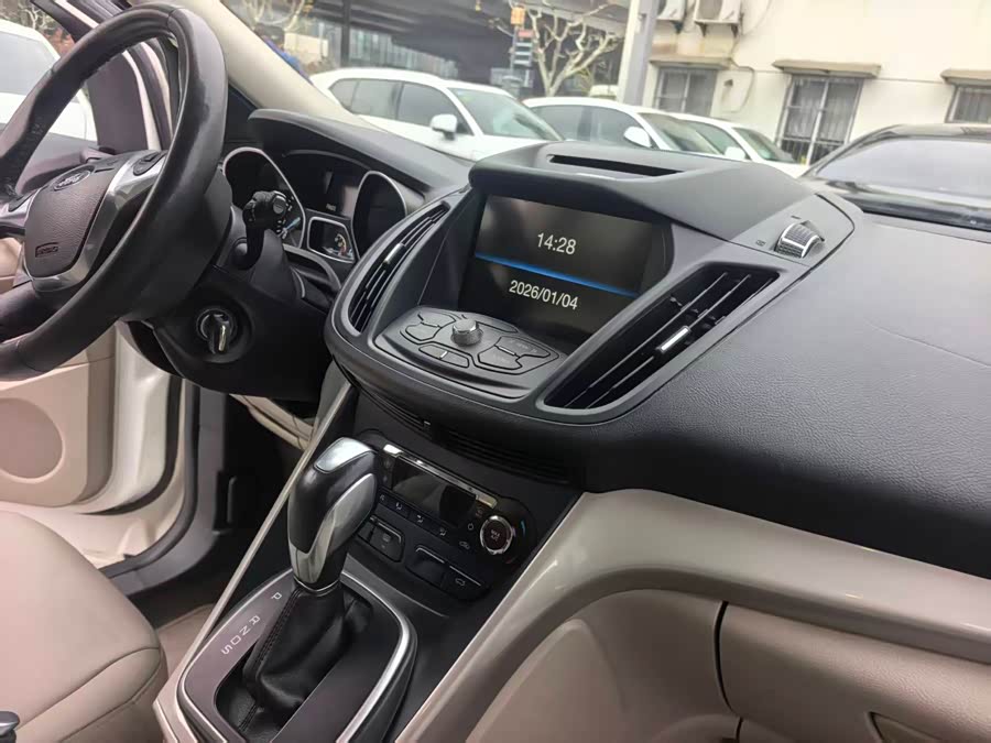 Ford Kuga 2015 car image #7