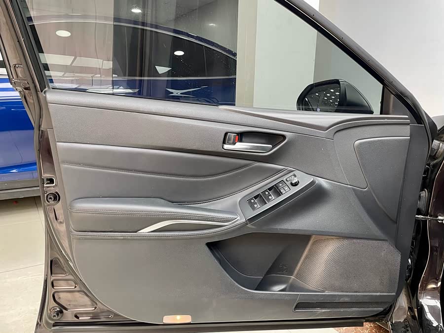 Toyota Avalon 2019 car image #7