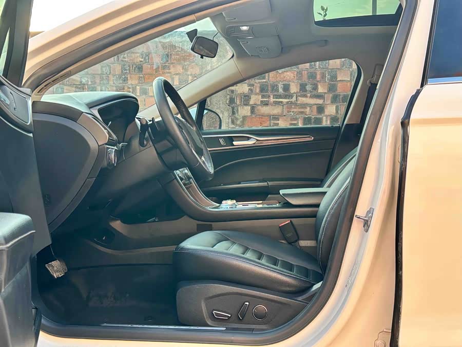 Ford Mondeo 2017 car image #7