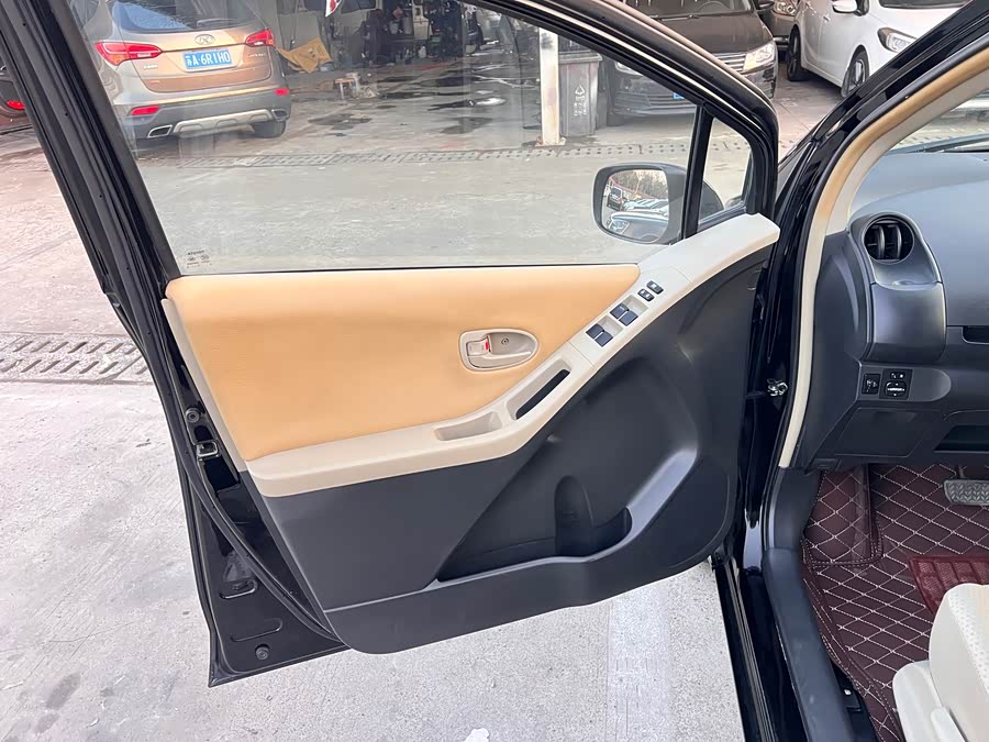 Toyota Yaris 2010 imagen de coche #7