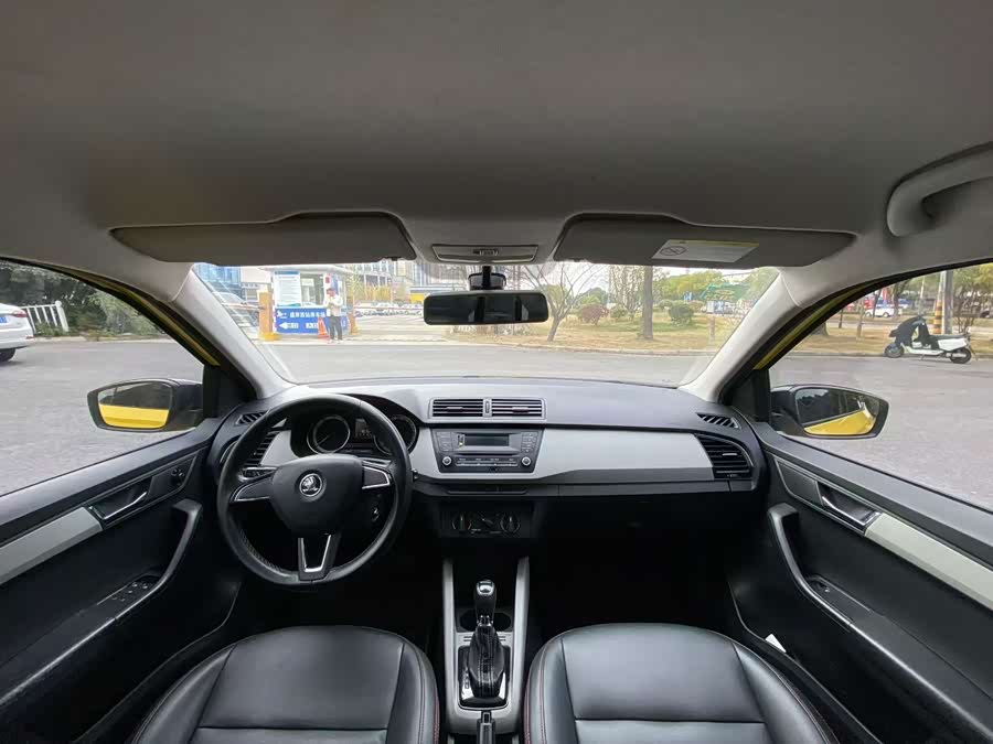 Skoda Fabia 2017 immagine di auto #7