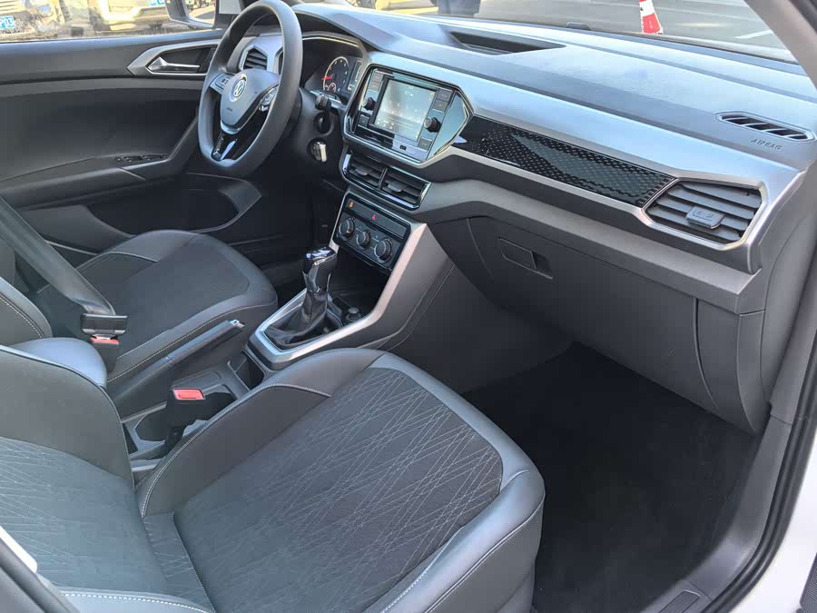 Volkswagen T-Cross 2019 car image #7