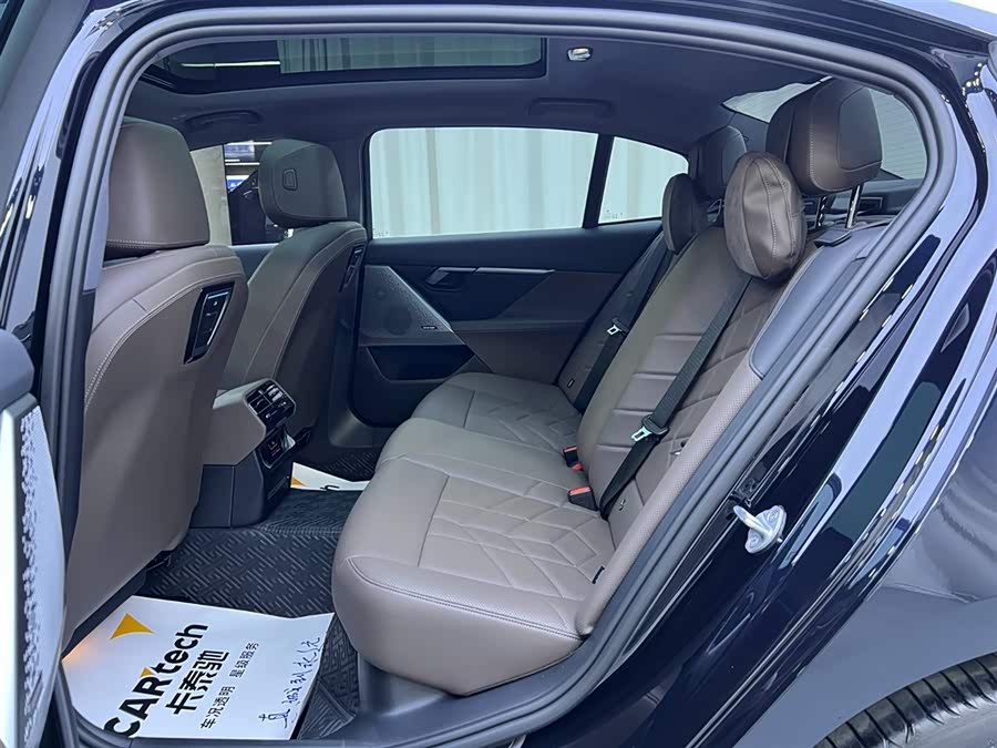 BMW 5 Series 2025 image de voiture #7