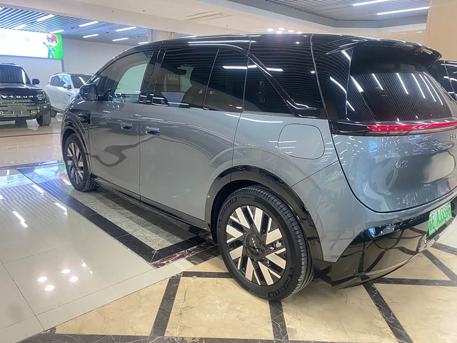 极氪 极氪MIX 2024 汽车图片 #7