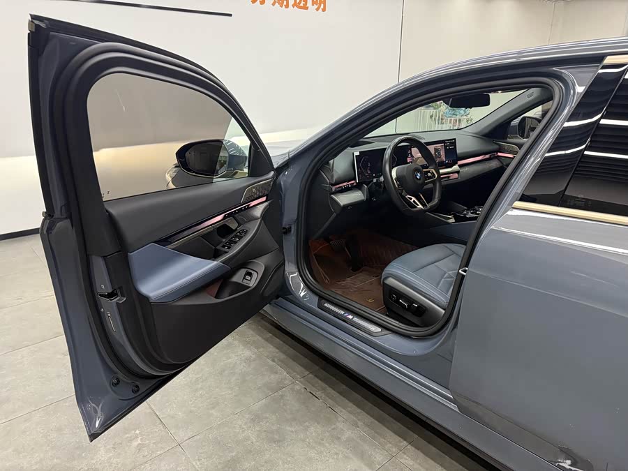 BMW 5 Series 2024 car image #7