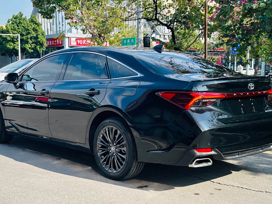 Toyota Avalon 2023 car image #7