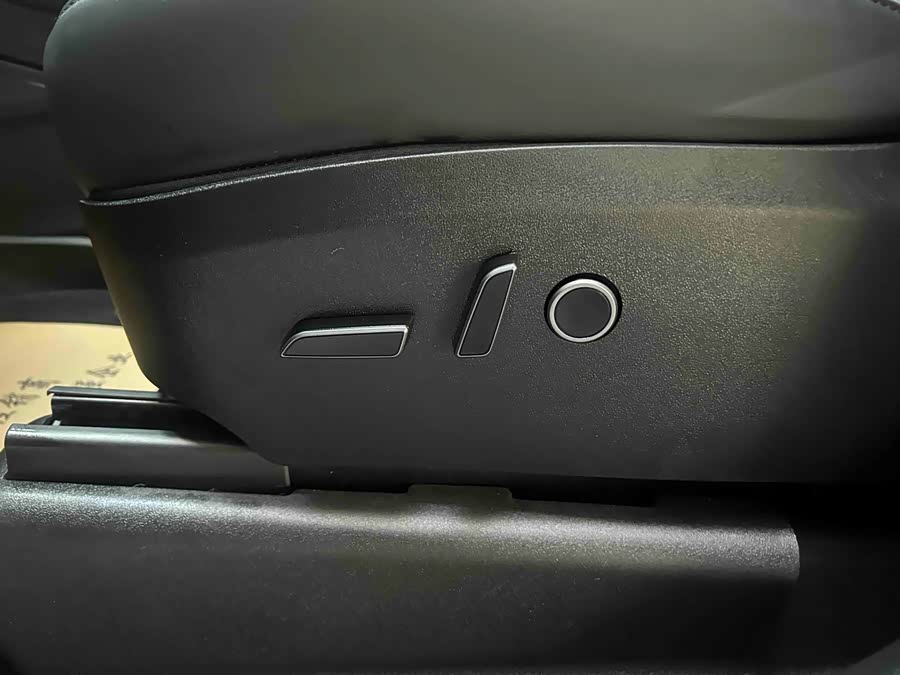 Tesla Model Y 2023 #7 Tesla Model Y 2023 car image #7