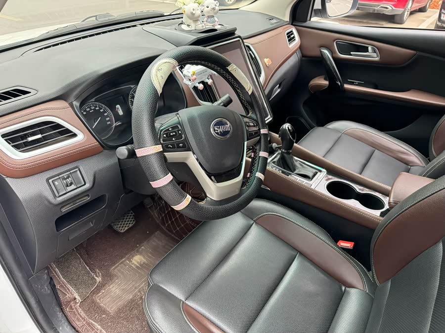 SWM X7 2018 imagem de carro #7