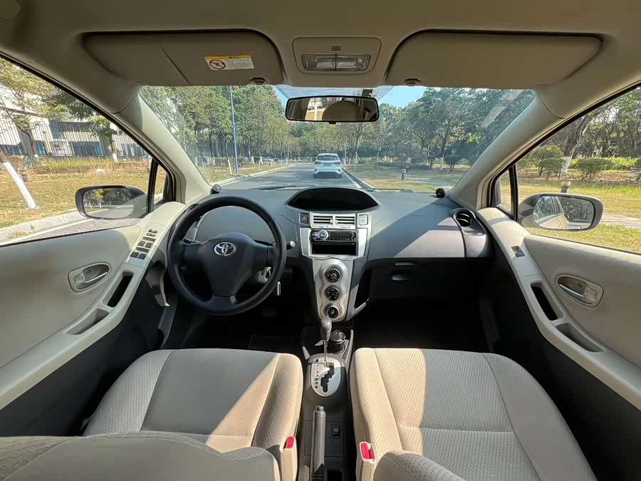 Toyota Yaris 2010 imagem de carro #7