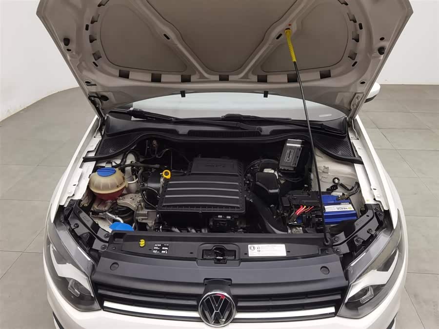 Volkswagen Polo 2015 car image #7