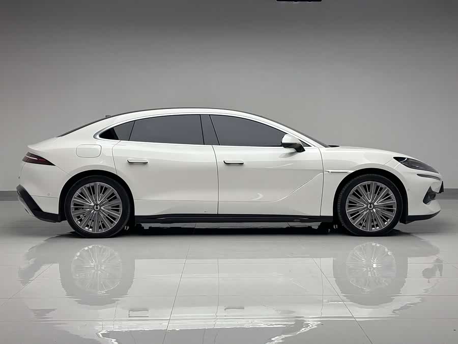 Denza Z9 2024 #7 Denza Z9 2024 car image #7