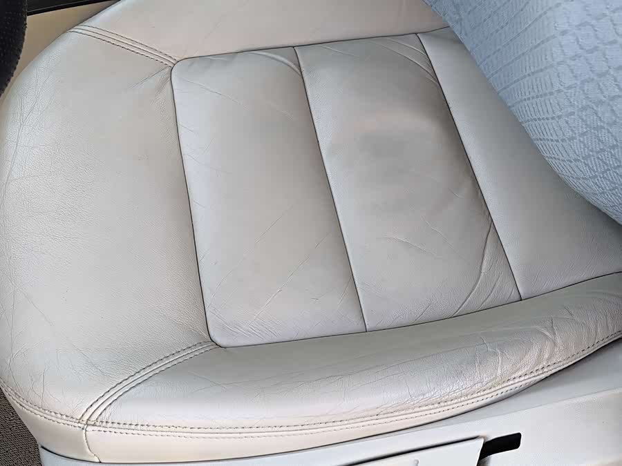 Skoda Octavia 2010 car image #7