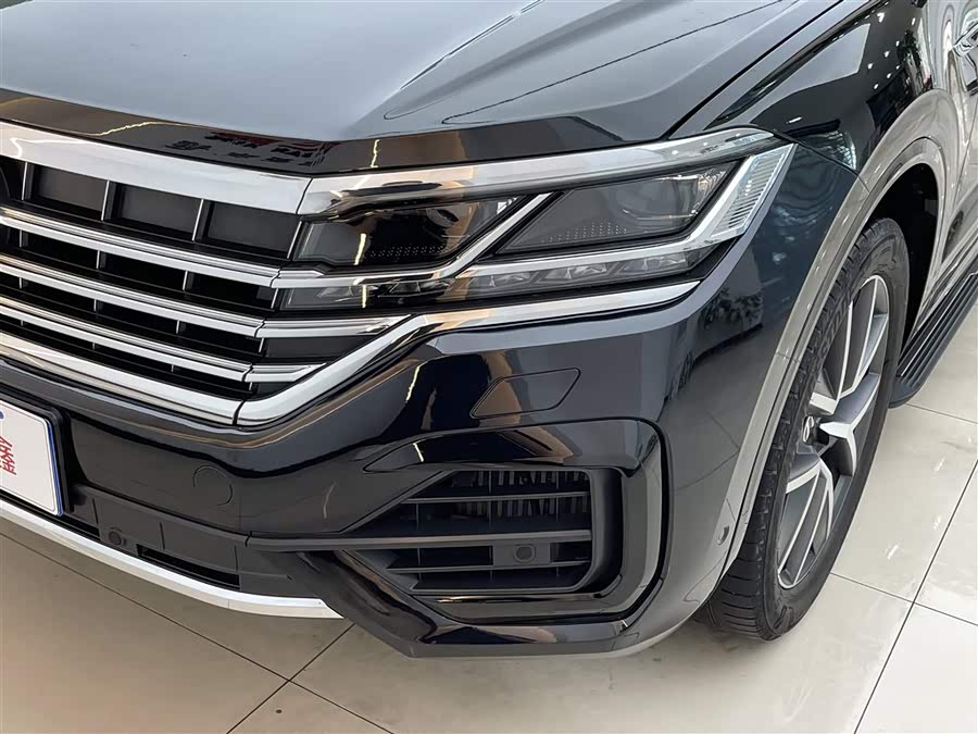 Volkswagen Touareg 2024 car image #7