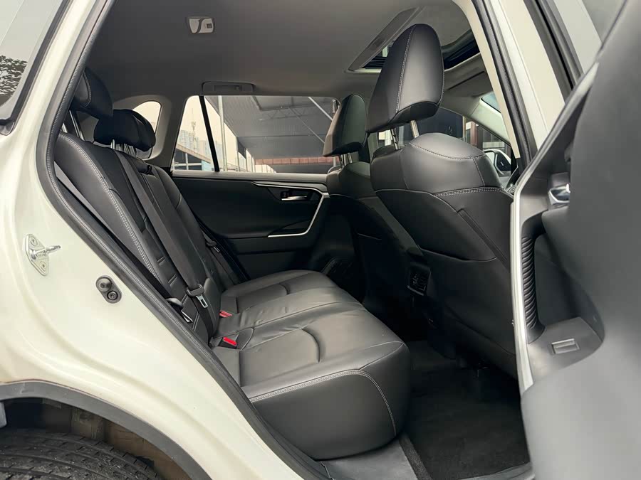 Toyota RAV4 2021 car image #7