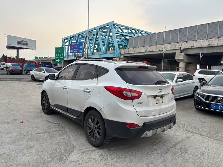 Hyundai ix35 2015 car image #7
