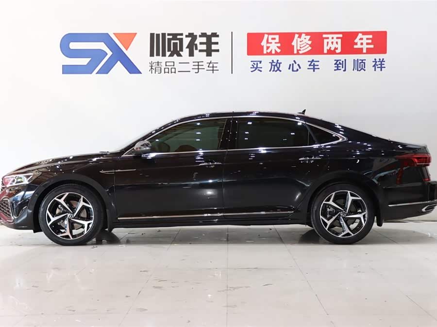 Volkswagen Passat 2025 car image #7