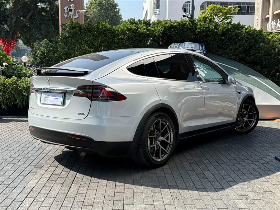 Tesla Model X 2017 car image #7