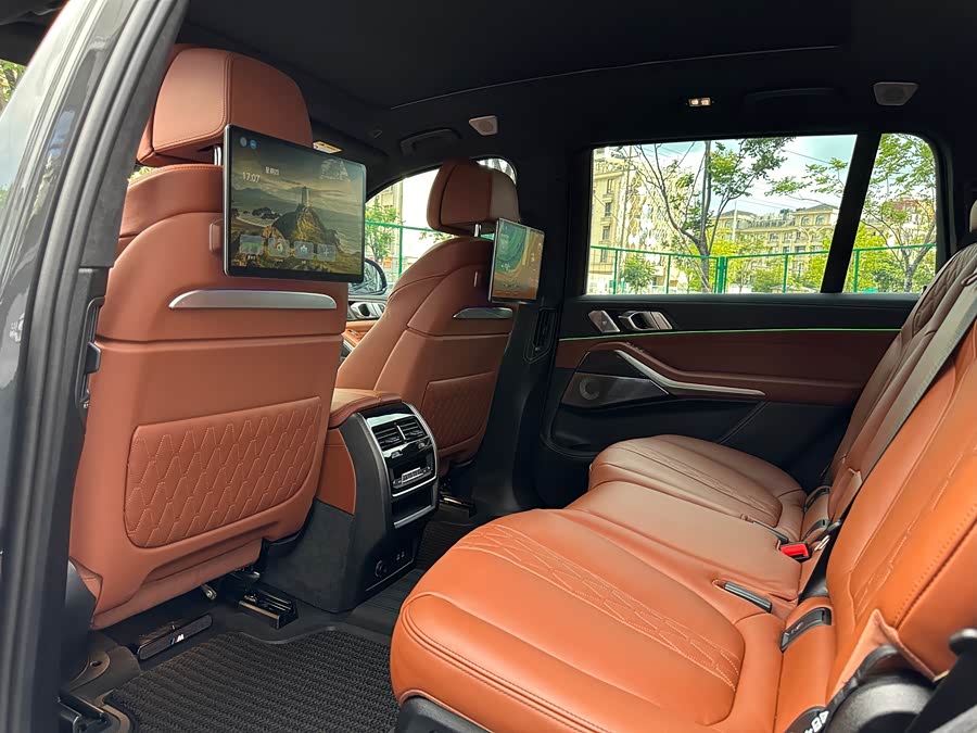 BMW X7 2025 immagine di auto #7