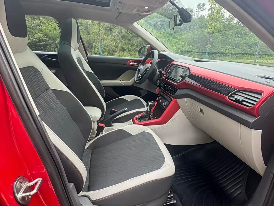 Volkswagen T-Cross 2019 car image #7
