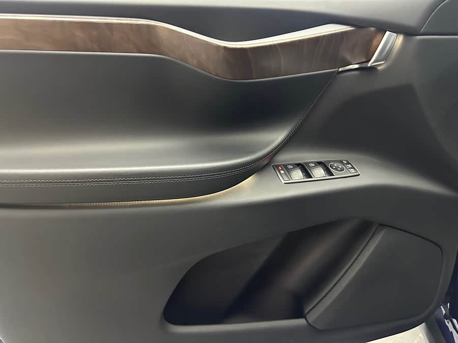 Tesla Model X 2021 #7 Tesla Model X 2021 car image #7