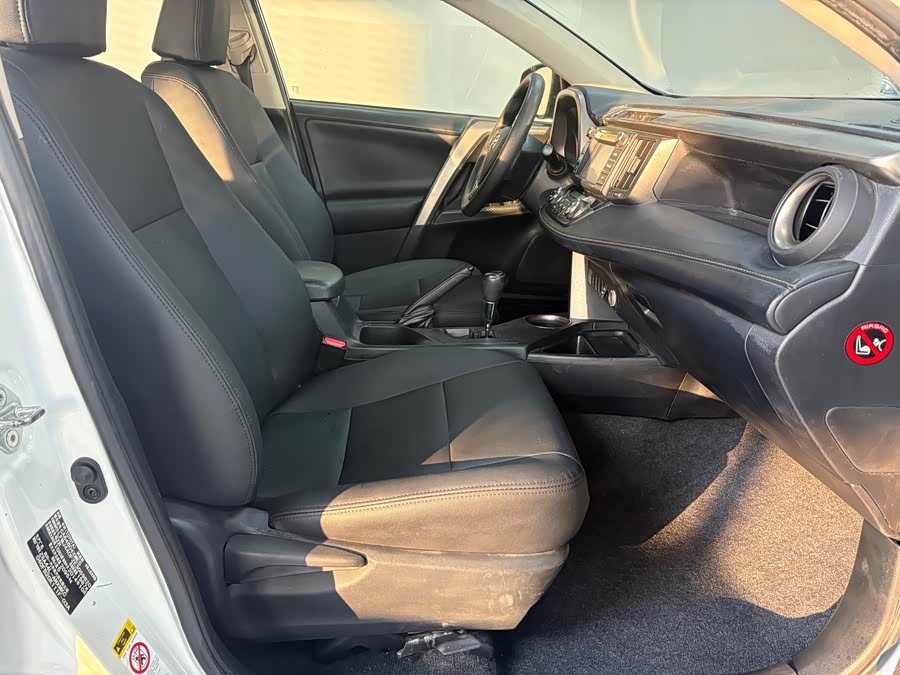 Toyota RAV4 2015 car image #7