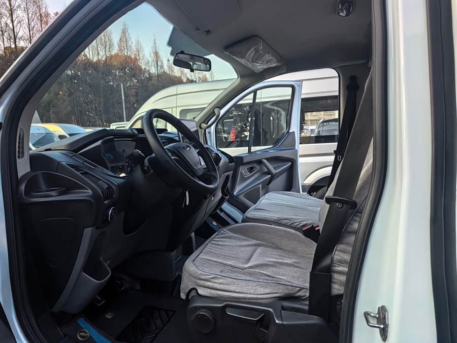 Ford Transit 2021 car image #7
