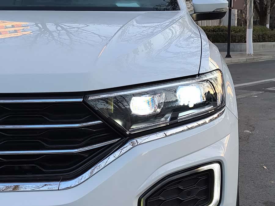 Volkswagen T-Roc 2019 car image #7