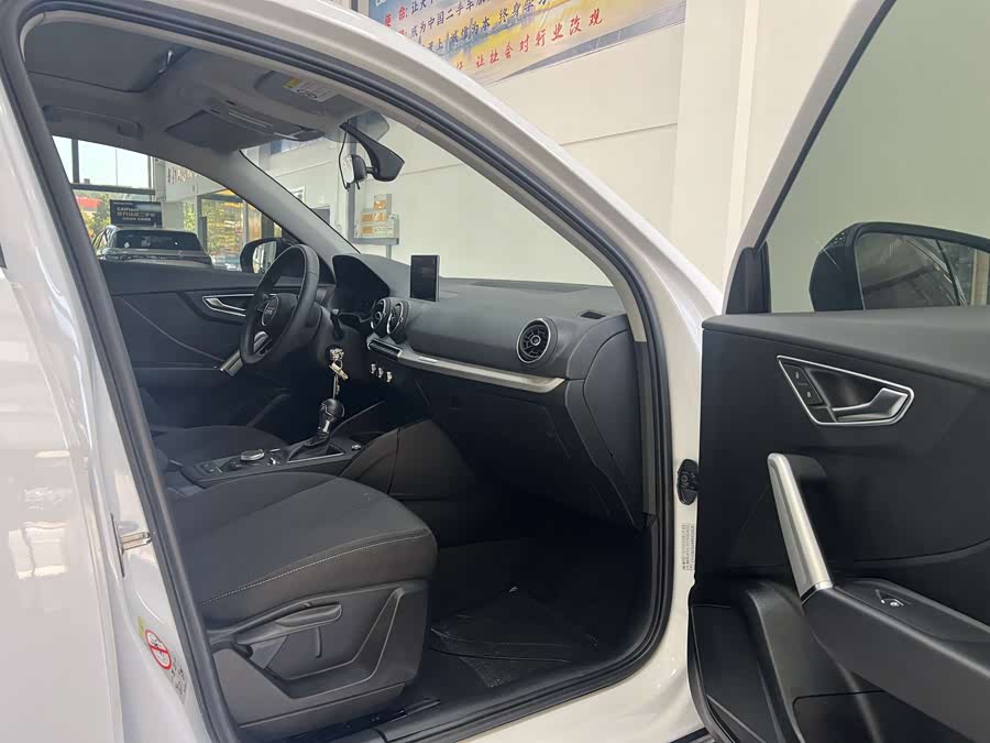 Audi Q2L 2020 car image #7