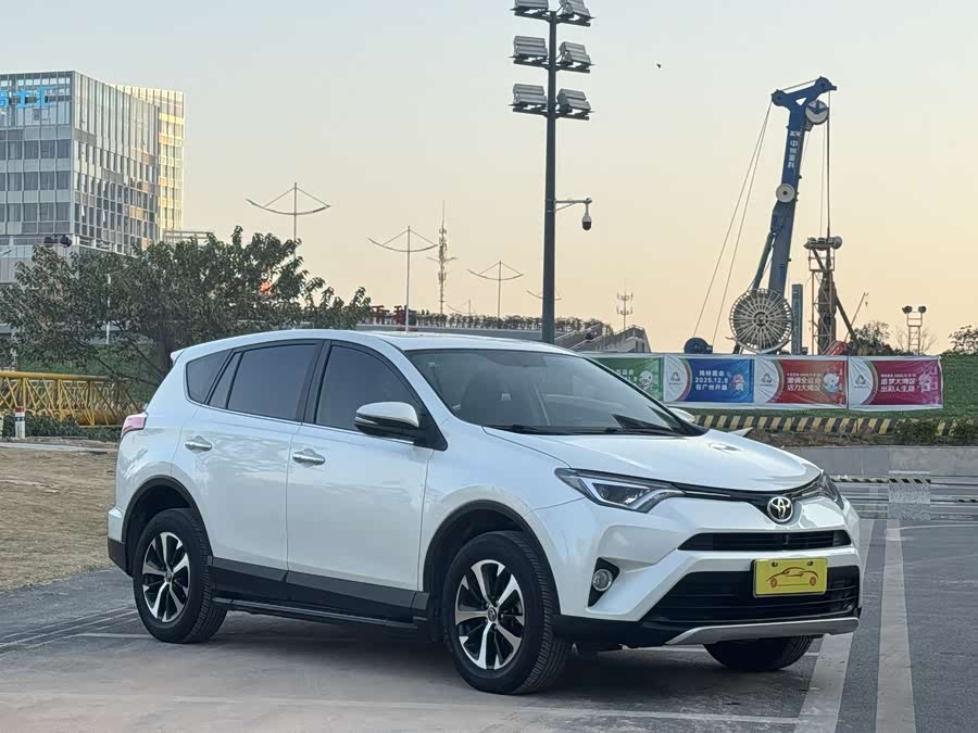 Toyota RAV4 2017 car image #7