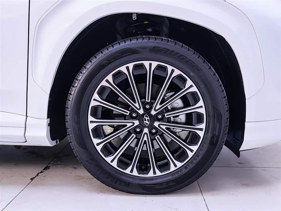 Hyundai Custo 2025 car image #7