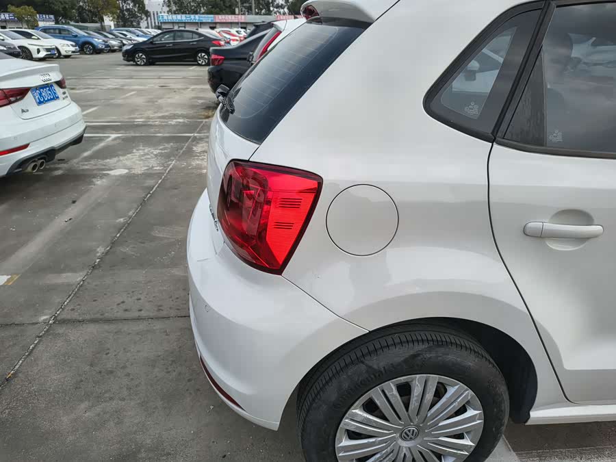 Volkswagen Polo 2016 car image #7