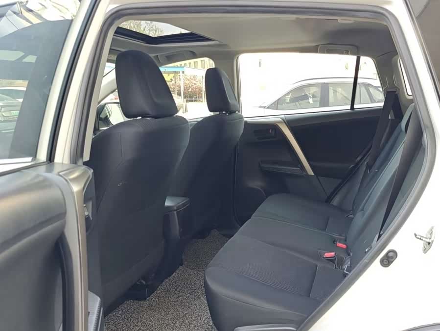 Toyota RAV4 2015 car image #7