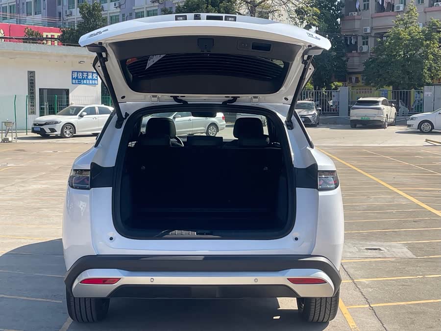 BYD SongL DM-i 2025 #7 BYD SongL DM-i 2025 car image #7
