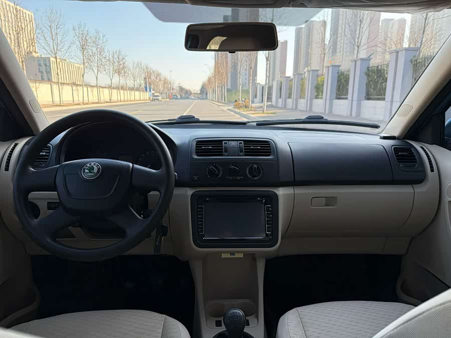 Skoda Fabia 2014 image de voiture #7