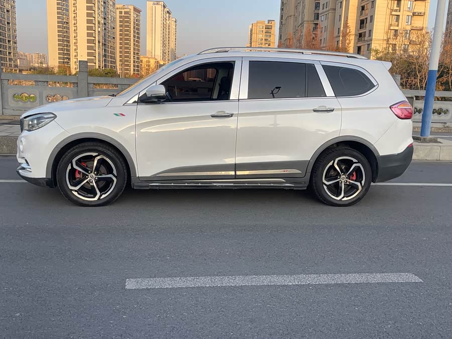 SWM X7 2018 imagen de coche #7