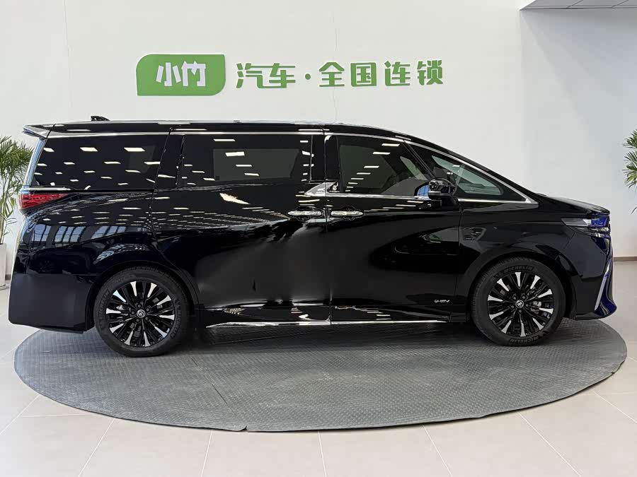Toyota Alphard 2025 car image #7