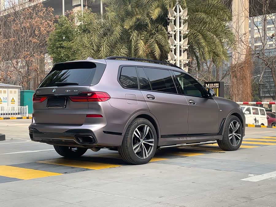 BMW X7 2020 car image #7