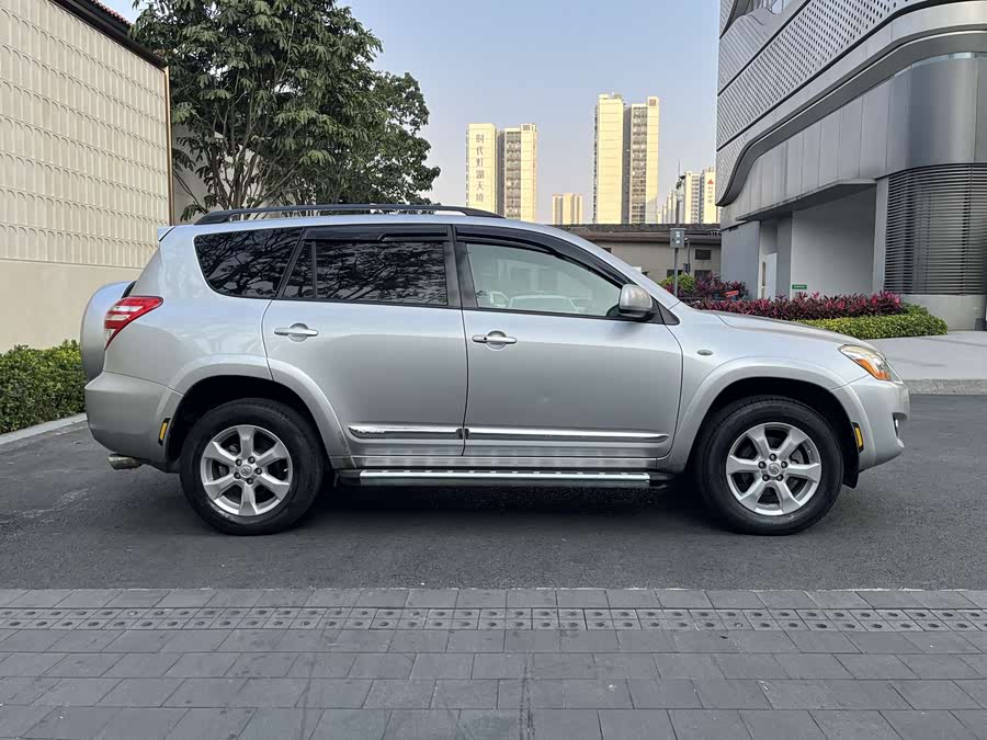 Toyota RAV4 2010 #7 Toyota RAV4 2010 car image #7
