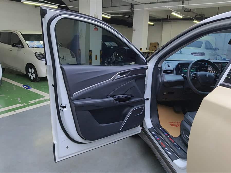 哪吒汽车 哪吒U 2022 #7 哪吒汽车 哪吒U 2022 汽车图片 #7