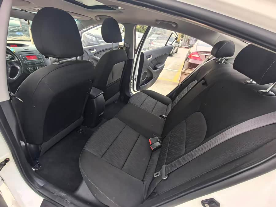 Kia K3 2015 car image #7