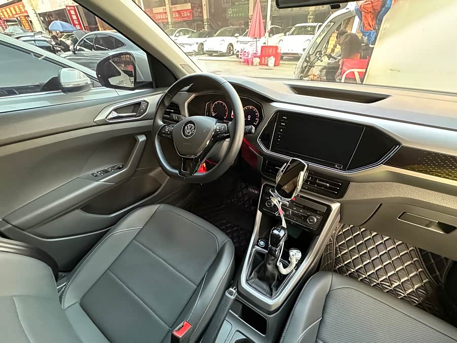 Volkswagen T-Cross 2020 car image #7