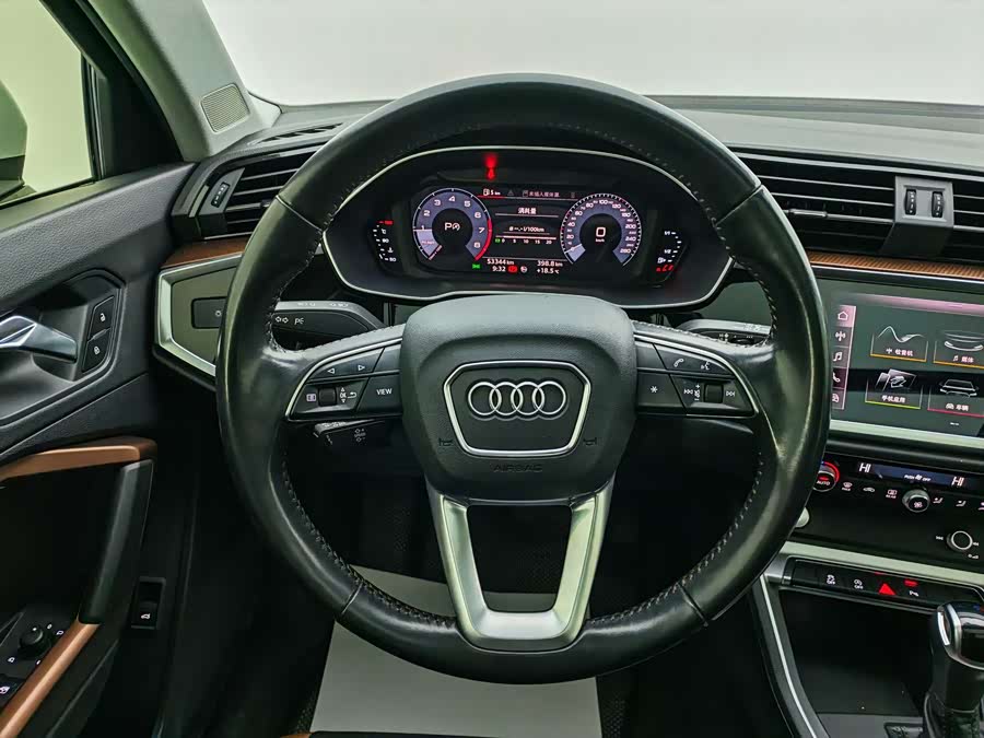 Audi Q3 2020 car image #7