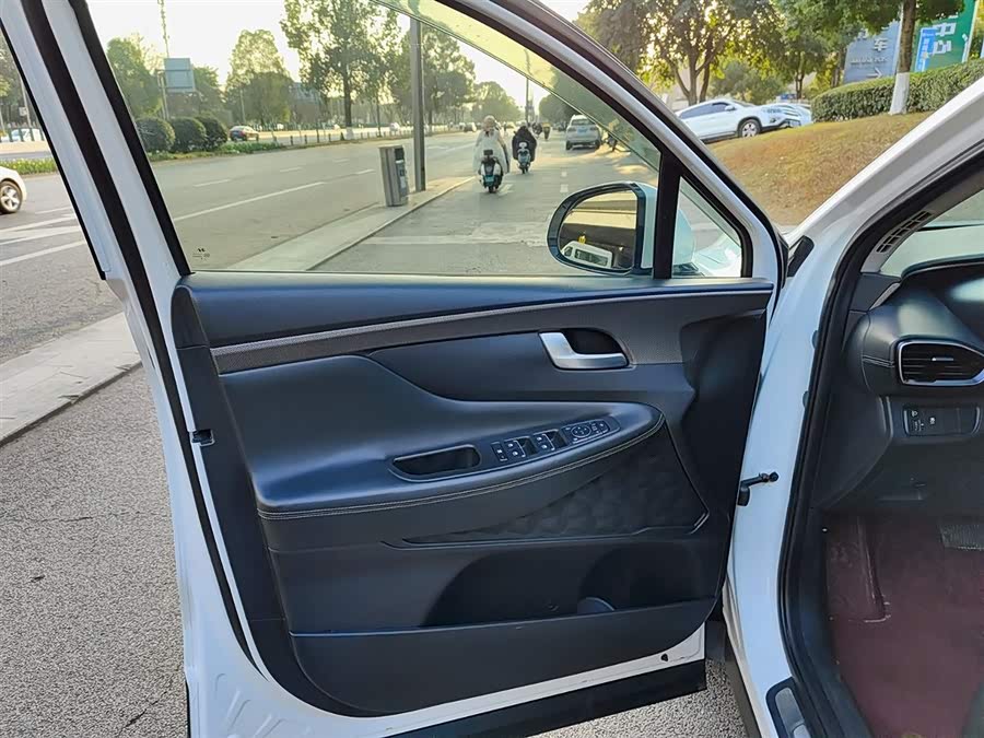 Hyundai Santa Fe 2019 car image #7