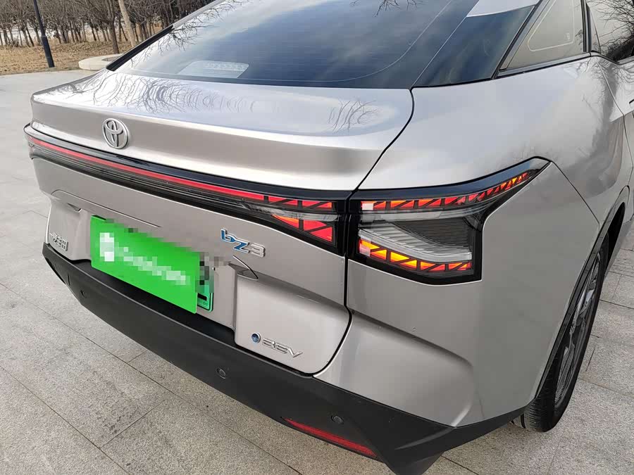 Toyota bZ3 2023 immagine di auto #7