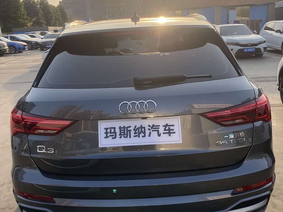 Audi Q3 2021 car image #7