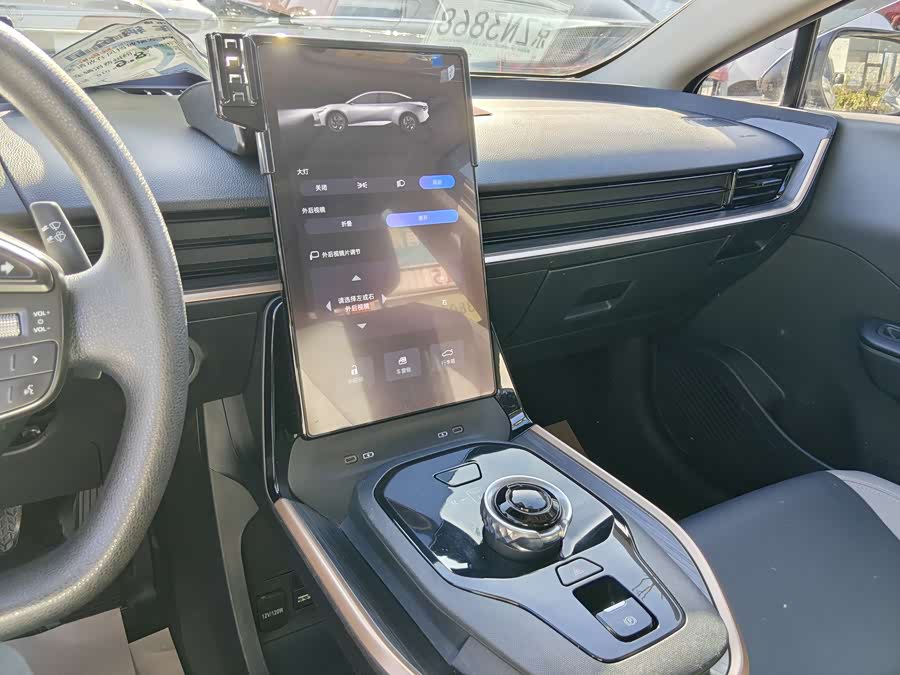 Toyota bZ3 2023 immagine di auto #7