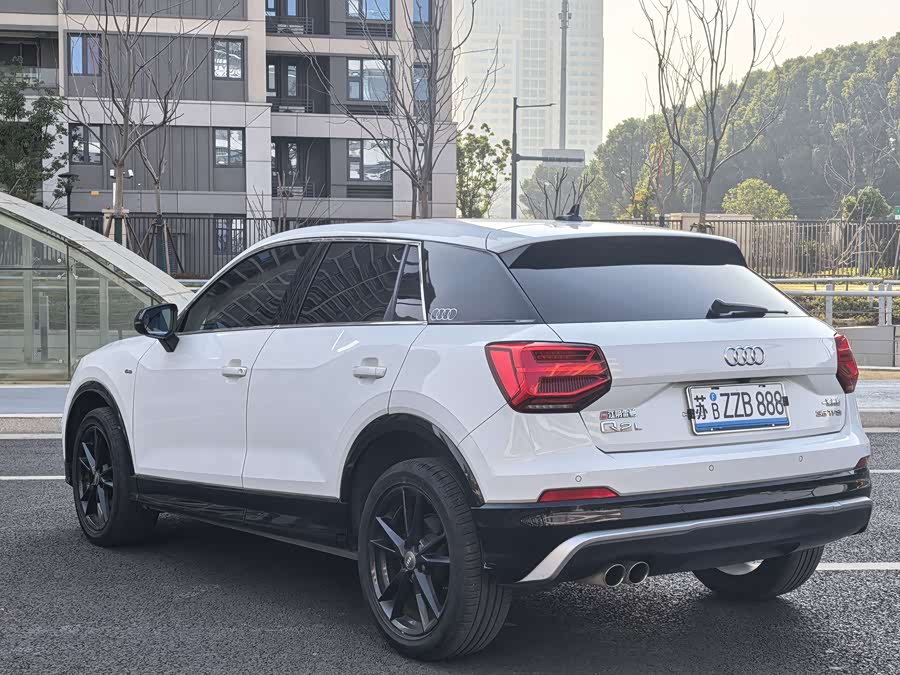 Audi Q2L 2021 car image #7